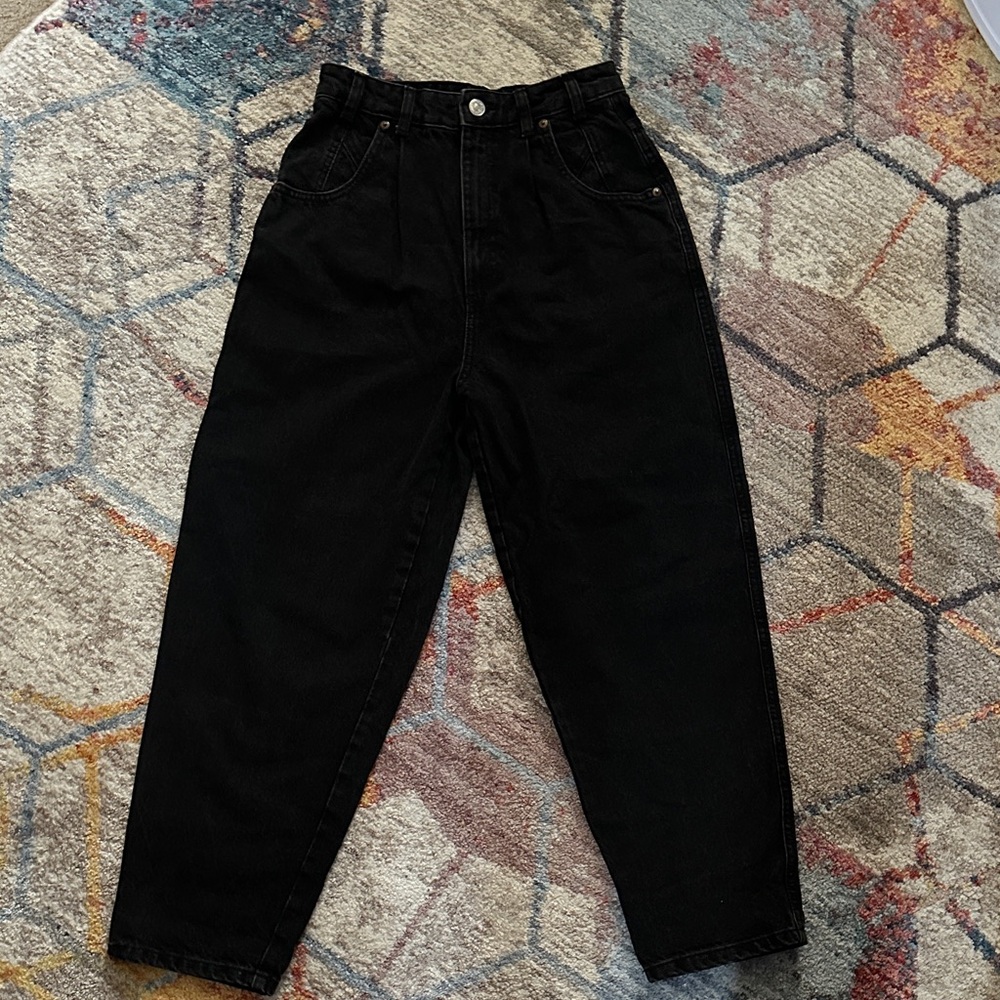 Zara Women’s High-Waisted Black Jeans